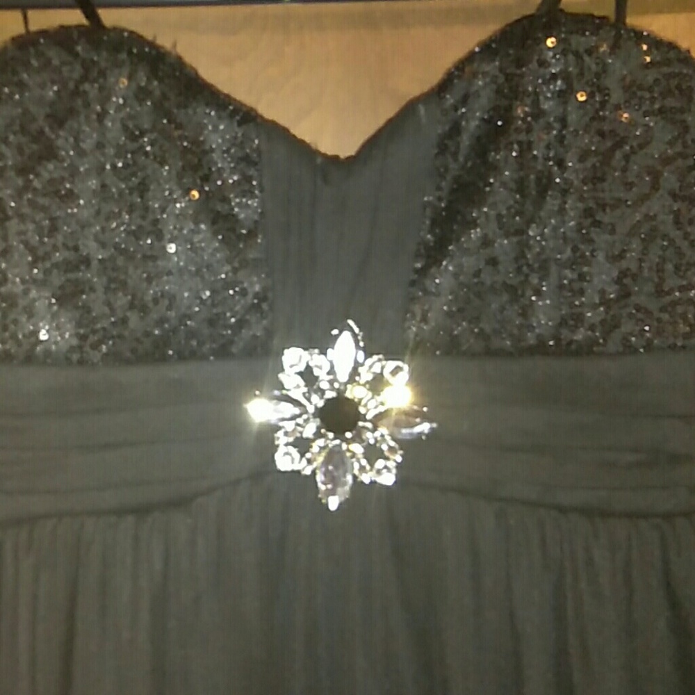 Dress - Picture 4 of 4